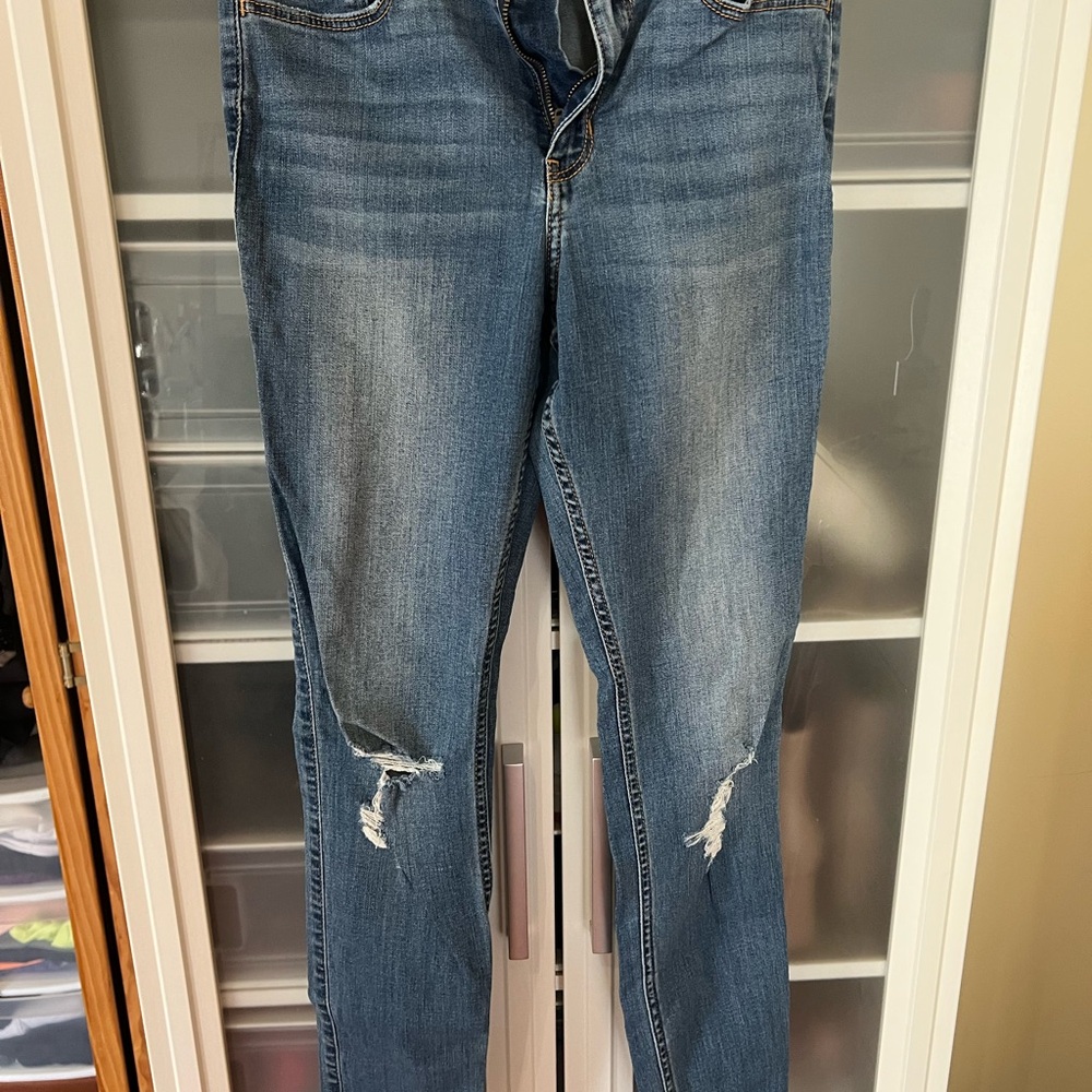 American Eagle Classic Blue Distressed Jeans | 7L